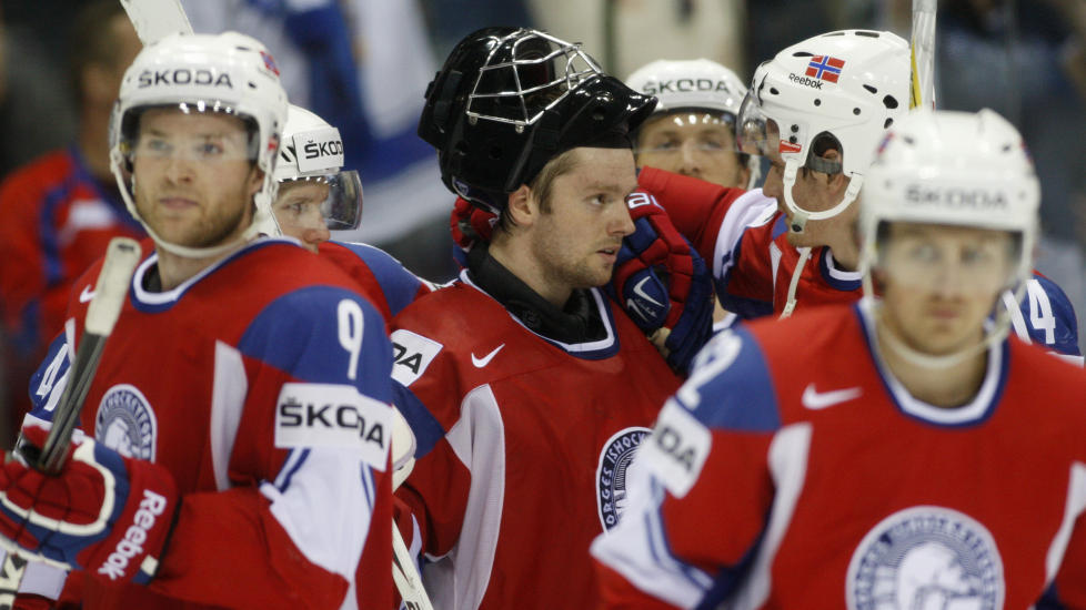 SKULLE M�TT DEM I MORGEN: Lars Haugen (i midten) skulle spilt mot Lokomotiv i morgen. Flyet deres styrtet imidlertid i ettermiddag. Foto: AP