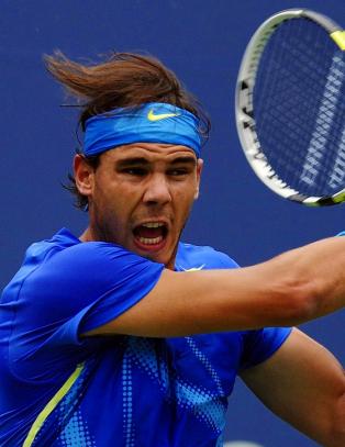 Nadal ledet an i protest mot v�te baner