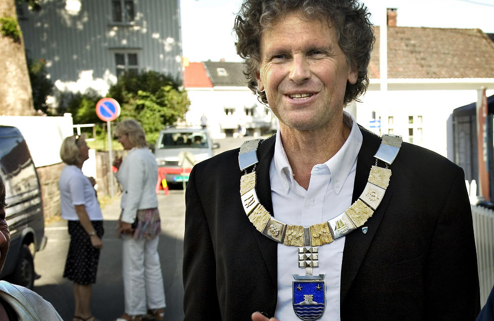 EKSTREMT POPUL�R: Ris�rs ordf�rer Knut Henning Thygesen fra partiet R�dt rager h�yest p� popularitetsm�lingene n� like f�r kommunevalget. Likevel skal det mye til for at han f�r fortsette. Ordningen med direktevalgte ordf�rere er avsluttet og dermed ligger Arbeiderpartiet best at til � velge sin egen ordf�rerkandidat. Foto: Anders Gr�nneberg