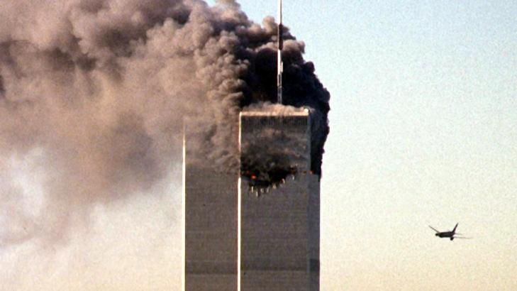 SJOKK: United Airlines Flight 175 flyr inn i World Trade Center som fly nummer to. Flygeledere kunne knapt tro det de var med p�. Foto: Seth McAllister/EPA/Scanpix
