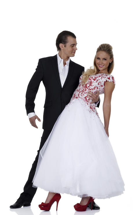 DANSEKLARE: Rachel Nordt�mme og Henrik Frisk er klare for premieren p� �Skal vi danse� i morgen. Foto: Bj�rglie & Bergersen/TV2