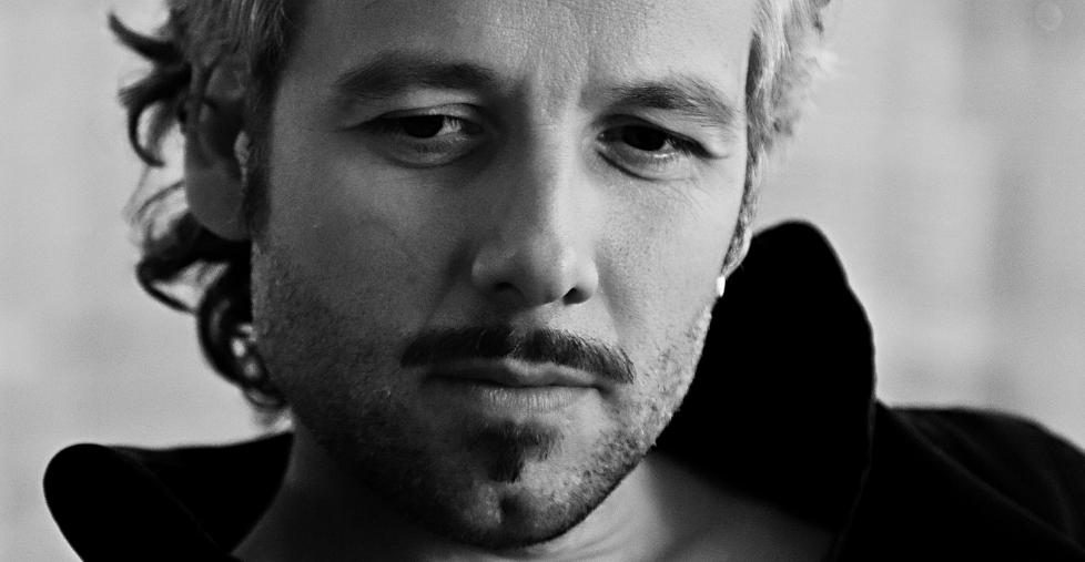 SEKSER: Hadde vi kastet terninger p� b�ker i denne avisa, s� hadde Ari Behn f�tt sin sekser n�, mener anmelderen. Foto: Kolon forlag