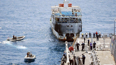  ULYKKESFERJA:  Ferja MV �Spice Islander� forliste fire timer etter at den forlot havna. Dette bildet er tatt i 2007, da ferja m�tte be om hjelp fra koalisjonsstyrkene ved kysten av Somalia etter � ha g�tt tom for drivstoff. Den gang var det ingen passasjerer om bord. Foto: U.S. Navy photo/Wikimedia Commons