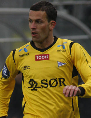 - Vi har en fot i 1. divisjon