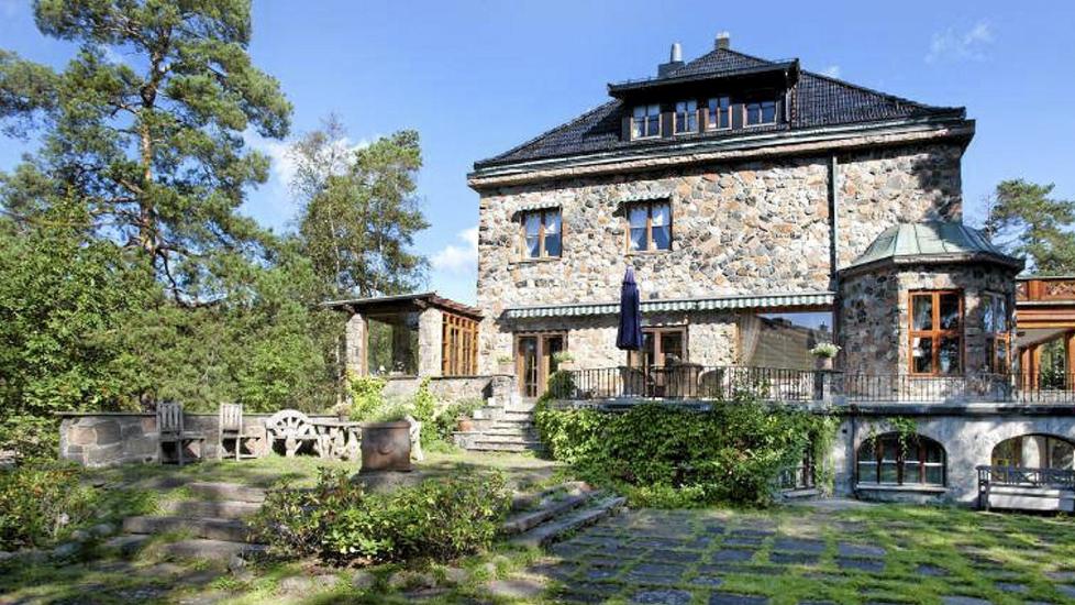 RIKTIG POSTNUMMER TIL SALGS: Bildet viser en villa p� Gr�kammen/Vettakollen med postnummer 0779. Dette huset ligger ute til salgs med en prisantydning p� 29,5 millioner kroner. Huset har 21 soverom. Prim�rrom 825 kvm. Tomt 2 031 kvm.  Foto: Fotoringen.no/Privatmegleren