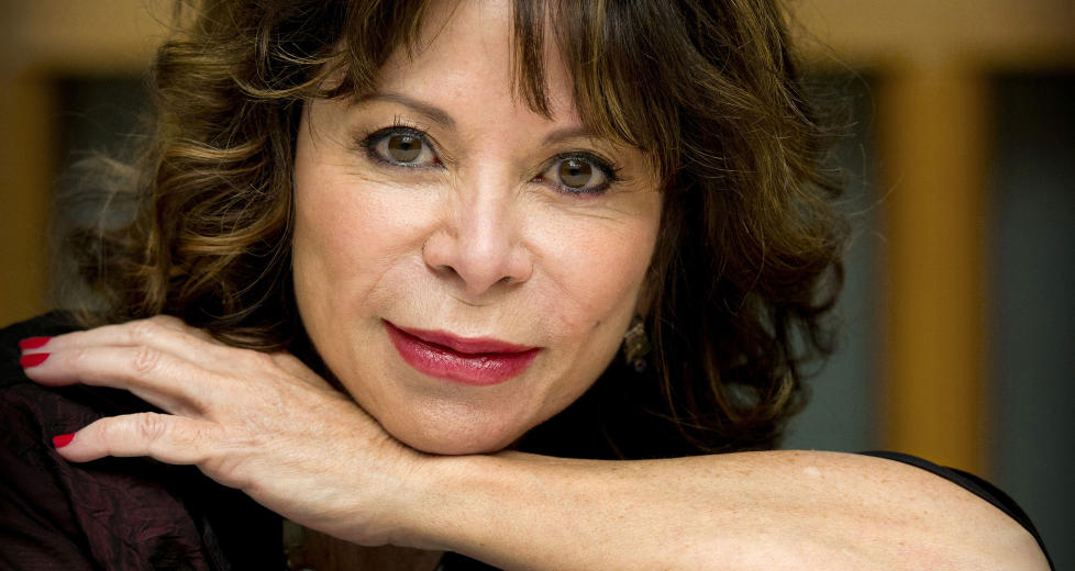 PROFF: Isabel Allende leverer en gjennomf�rt profesjonell samtidsroman om 19-�ringen Maya som r�mmer fra et dophelvete i Los Angeles til en chilensk landsby. Foto: AFP/Koen Van Weel/Scanpix