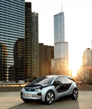 SPORTY: BMW i3 er b�de elektrisk og praktisk, men g�r samtidig som et uv�r. Foto: BMW