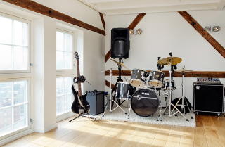 EGET BANDROM: Torgeir og bandet Hunekers har sannsynligvis byens luftigste �verom.