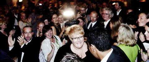 Feirer med rosa Champagne