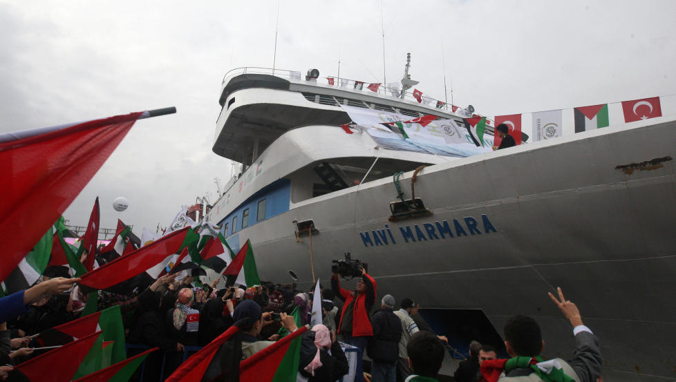 Ble bordet: B�ten Mavi Marmara blir mottatt i Istanbul etter at skipet fors�kte � bryte blokaden av Gaza i 2010. Ni personer ble drept da det israelske forsvaret bordet b�ten 31 mai 2010. Arkivfoto: Burhan Ozbilici/AP/Scanpix