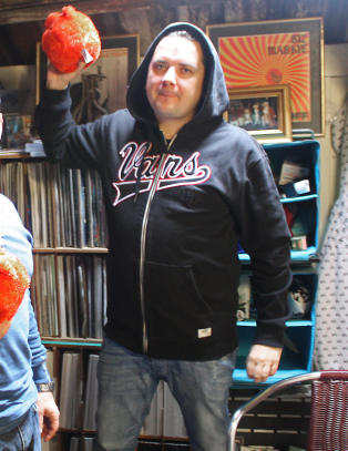 Joddski og Tommy Tee rapper p� barneplate