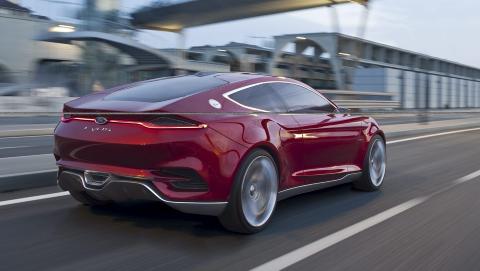 NESTE MONDEO?: Ford Evos skal vise hvilken designretning selskapet vil bevege seg i. Kanskje vil man se noe av den samme formen p� neste generasjon Mondeo. FOTO: Ford