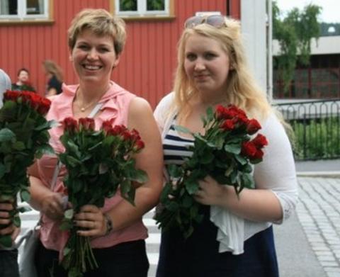 MOR OG DATTER: Laila Gustavsen og datteren Marte �deg�rden f�r 22. juli. Foto: Kongsberg Arbeiderparti