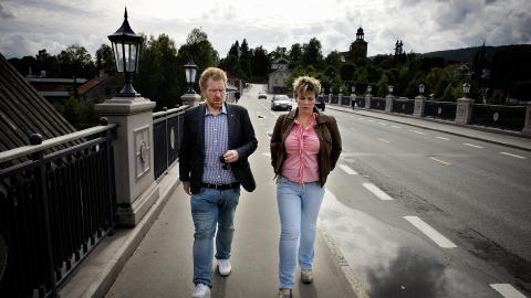 FORELDRE: Bj�rn Tore �deg�rden og Laila Gustavsen samarbeidet om � drive valgkamp til tross for at datteren Marte l� p� sykehus etter terroraksjonen p� Ut�ya 22. juli. Foto: �istein Norum Monsen/ Dagbladet