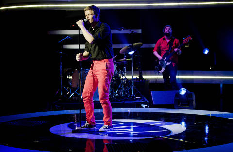 GIKK VIDERE: Storfavoritten Vegar Leite sang �Every Breath You Take�. Foto: BJ�RN LANGSEM / DAGBLADET