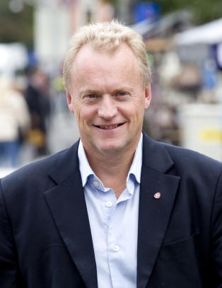 - SV må bli i regjering