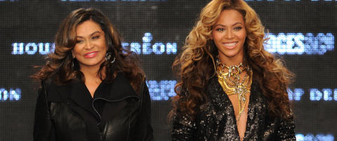Gravide Beyoncé glitret på catwalken