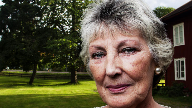 Livet og sorgen: - Folk sier du m� slutte � s�rge. Da blir jeg rasende. Men det har v�rt bedre de to siste �ra. Jeg klarer i det minste � ha et liv, sier Beate Brevik. Foto: Lars Myren Holand.