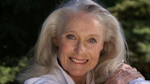 Sjokkert over botoxbruk: Jorunn Kristiansen Coe (70) bor i USA og er sjokkert over bruk av botox og silikonpupper. - I dag ser vi barbiedukker p� 80 �r. Alt er fikset p�.