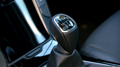 �RIKTIG� VERSJON: Bensinmotoren leverer varene, men dieselmotoren er s� sterk og gunstig at den likevel er � foretrekke. Selv om det er ekstremt fort gjort � kvele den ved igangkj�ring - gang p� gang. Foto: ANDREAS HANDELAND