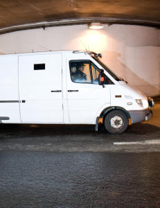 Politiet vil finne Breiviks spillvenner