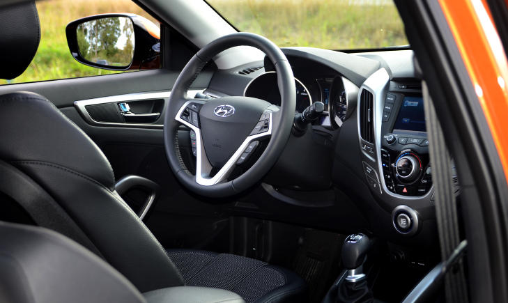 MANGLER INGENTING: Sittekomforten er knallbra, og det meste av utstyr er p� plass i v�r bil. En litt sterkere motor hadde satt prikken over I-en, men da hadde ogs� prislappen blitt en ganske annen. Foto: ANDREAS HANDELAND
