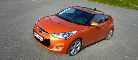 OPPMERKSOMHETSSYK: T�ft design i kombinasjon med gullfarget lakk gj�r Veloster til en real �head turner�. Foto: ANDREAS HANDELAND