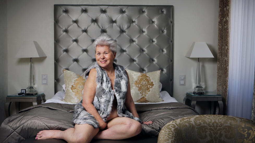 BETTY DODSON: Orgasmelegenden er ikke blyg n�r hun forteller sexhistorier fra sitt eget liv: Om Bob fra videreg�ende med verdens mest fantastiske fingre, om ektemannen hun var utro mot, og om alle de tusen vulvaene hun har sett. - De er alle totalt forskjellige. Akkurat som ansiktene v�re, sier hun.
