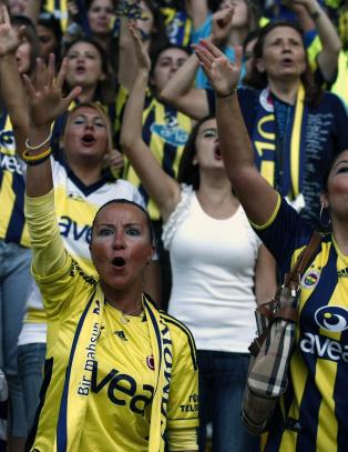 For f�rste gang i historien ble menn nektet adgang til kampen