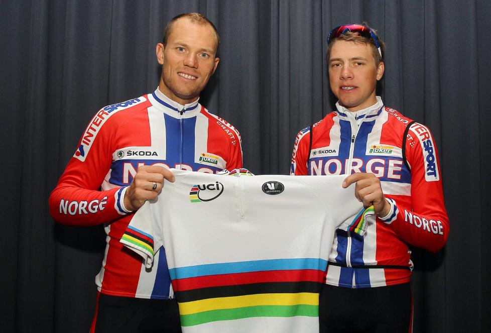 TESTES GRUNDIG:  Regjerende verdensmester Thor Hushovd og Edvald Boasson Hagen ble, sammen med resten av det norske VM-laget, testet av antidopingmyndigheter i morges.Foto: EPA/PETER DECONINCK