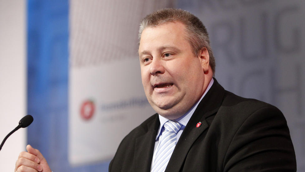 INNR�MMER: B�rd Hoksrud (Frp) innr�mmer � ha kj�pt sex av en prostituert i Riga i helga. Til Dagbladet sier han kunne betalt hva som helst for � unng� at det skjedde. 
Foto: Lise �serud / Scanpix .