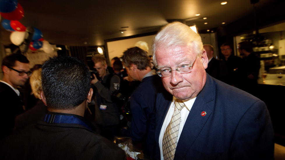 FORBAUSET: Carl i Hagen fant ikke ord etter avsl�ringen av B�rd Hoksrud. Her fra Frps valgvake p� Tjuvholmen Sj�magasin i Oslo. Foto: Gorm Kallestad / Scanpix