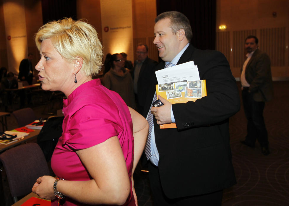 INNR�MMET SEXKJ�P: B�rd Hoksrud har innr�mmet � ha kj�pt sex for 1600 kroner i Riga. Her sammen med Frp-leder Siv Jensen, som er p� ferie og ikke �nsker � kommentere saken.
Foto: Lise �serud / Scanpix