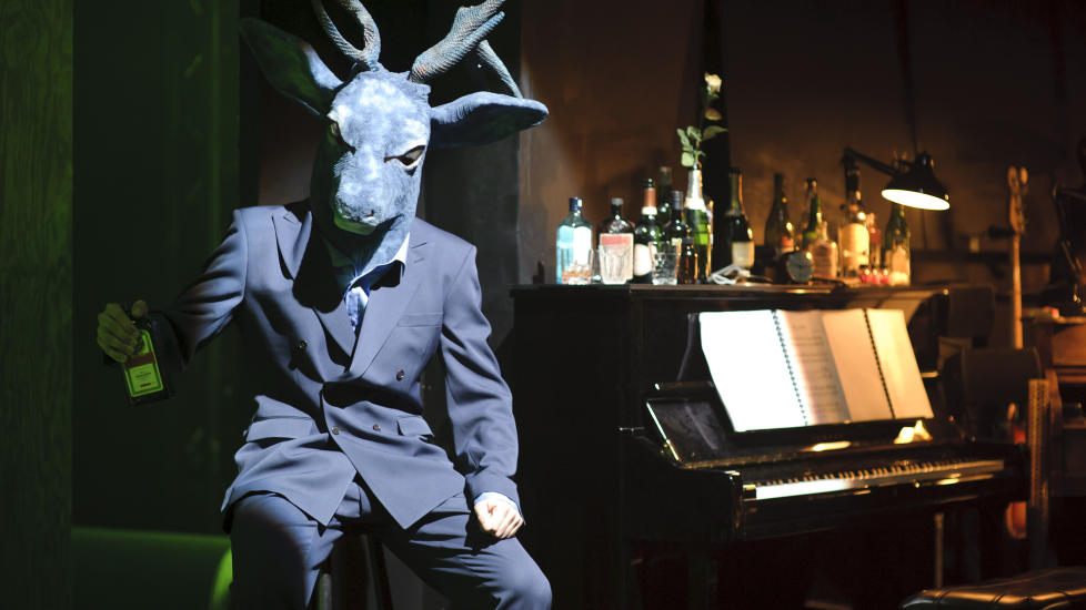 VIRKELIG OG UVIRKELIG: �Black Rider� er dr�mmeaktig teater, rikt p� symbolikk og stemninger. Foto: Gisle Bj�rneby, H�logaland Teater