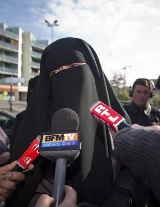 To kvinner bøtelagt i Frankrike for å bruke nikab