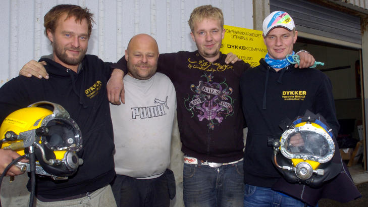 DYKKERHELTENE: - Hektisk, men spennende, kunne dykkerne fortelle til Dagbladet etter at hurtigruteskipet MS �Nordlys� var reddet. F.v. H�vard S�vik, Knut Ness, Andreas Sandvik og Joakim Gamlem. Foto: Fridgeir Walderhaug / Dagbladet