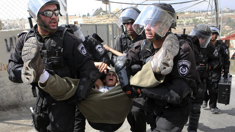 BR�K I �ST-JERUSALEM: Israelsk grensepoliti har arrestert en rekke palestinere i �st-Jerusalem i dag. Store politistyrker er n� mobilisert fordi israelsk milit�re frykter br�k i ettermiddag og kveld, da palestinernes president Mahmoud Abbas skal gi inn s�knad til FN om at Palestina skal bli organisasjonens 194. land. Foto: Sliman Khader/Ap