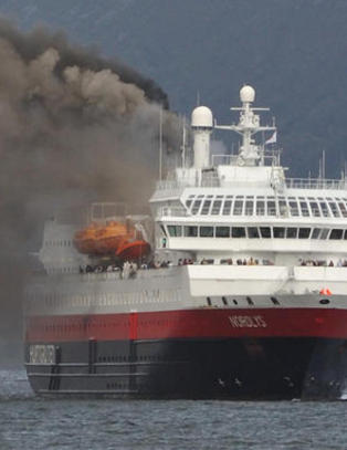 Sjekker om alarmen virket og d�rene ble lukket