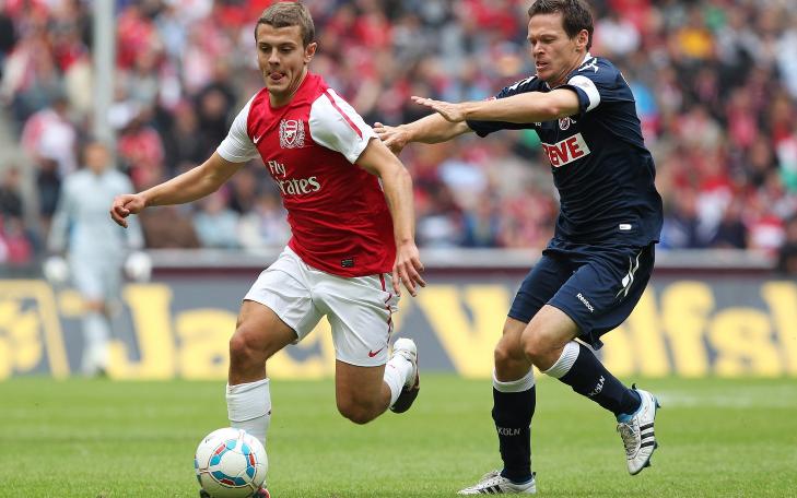 TIL JUL: Jack Wilshere skriver p� Twitter at han er ute med skade til rundt juletider. Her i treningskamp mot K�ln i sommer. Foto:   EPA/Fabian Stratenschulte