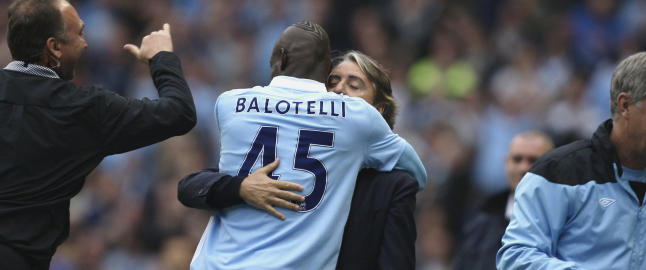 Balotelli scoret og feiret ved � klemme Mancini