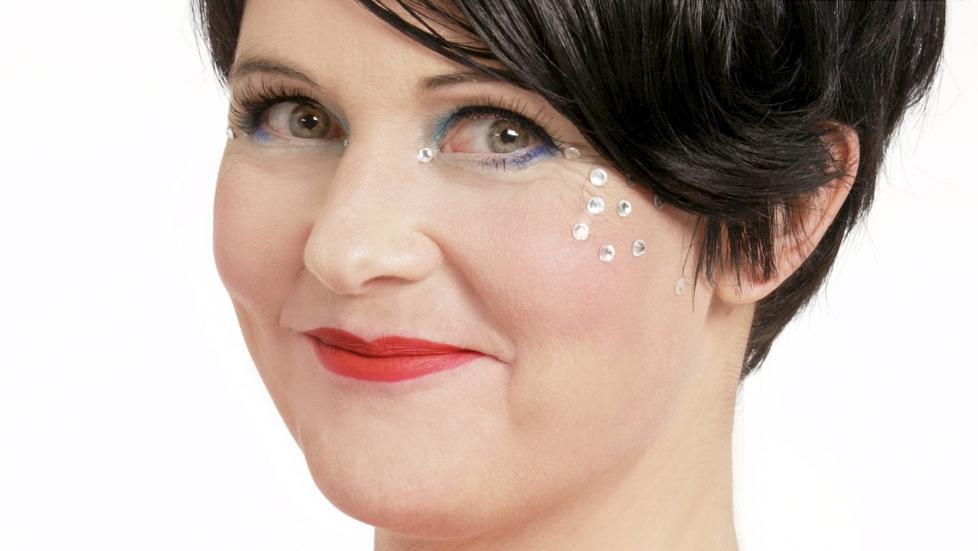 CHRISTINE KOHT: - Jeg tenker at jo mer, jo bedre, sier programlederen. Her f�r du hennes beste skj�nnhetstips. Foto: Kaland, Ole NRK
