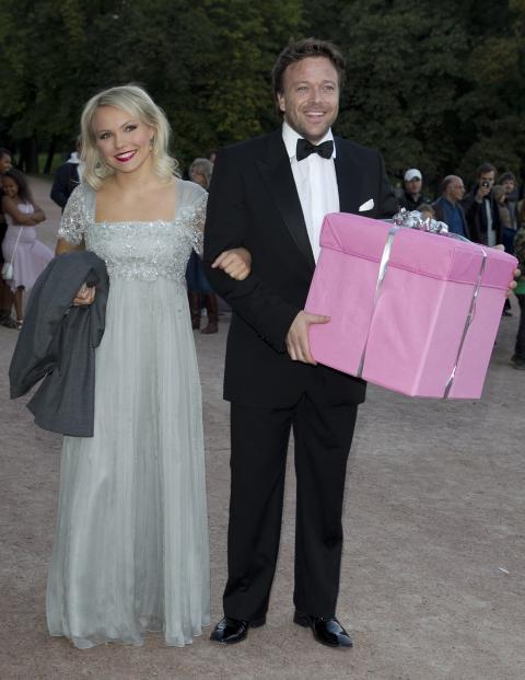 MED GAVE Lene Marlin og K�re Conradis gave var nok en prinsesse verdig. Foto: Roger Fosaas/Stella Pictures