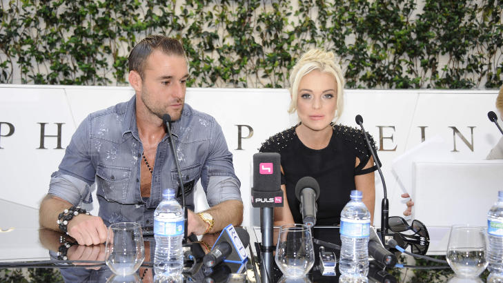 DET NYE FJESET: Den tyske designeren Philipp Plein og hans nye ansikt Lindsay Lohan (25) under pressekonferansen under moteuka i Milano i g�r. Foto: Stella Pictures