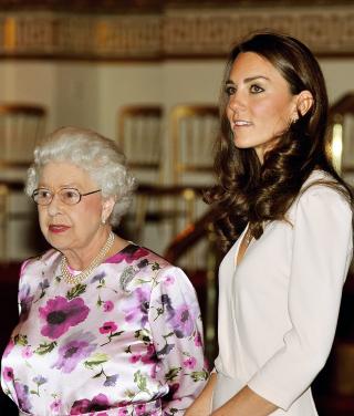 GODKJENT: Kate fikk dronningens godkjennelse, og de to kommer tilsynelatende godt overens. Foto: John Stillwell/EPA/Scanpix