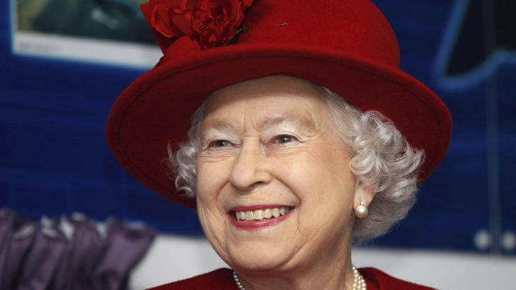 FAMILIENS OVERHODE: Dronning Elizabeth II er den britiske kongefamiliens overhode, og hadde ogs� sitt � si i bryllupsplanleggingen til William og Kate. Foto: Christopher Furlong/Reuters/Scanpix