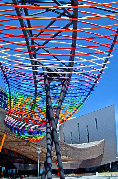 IKON: Messe- og kongressenteret, tegnet av arkitekt Angel Asenjo, er med p� � gi M�laga ny stolthet. Foto: NINA HANSEN