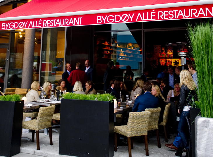HER FESTET RIISE & CO: Flere landslagsprofiler holdt festen g�ende til langt p� natt ved Bar Tjuvholmen.   Foto: Thomas Rasmus Skaug / Dagbladet