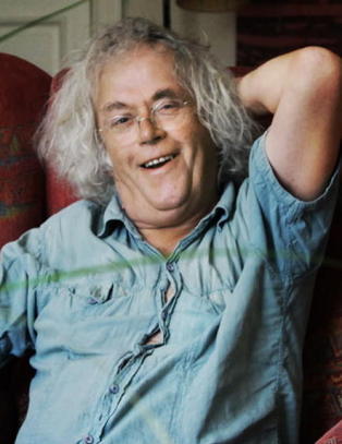 Han skriker med jevne mellomrom