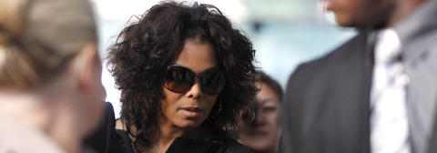 LILLES�STER: Janet Jackson kom ogs� til rettslokalene tirsdag. Foto: EPA/PAUL BUCK
