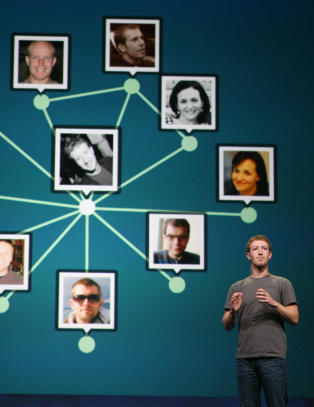 Avsl�rer at Facebook sporer utloggede brukere